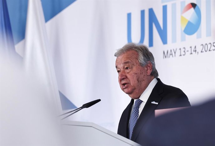 14 de maio de 2025, Berlim: Antonio Guterres, Secretário-Geral da ONU, fala em uma coletiva de imprensa durante a UN Peacekeeping Ministerial 2025 em Berlim, que reúne representantes de mais de 130 países para discutir o futuro da manutenção da paz. Foto: