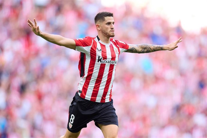 Archivo - El mediapunta del Athletic Club Oihan Sancet celebrando un gol en el partido de la primera jornada de LaLiga EA Sports ante el Getafe en San Mamés.