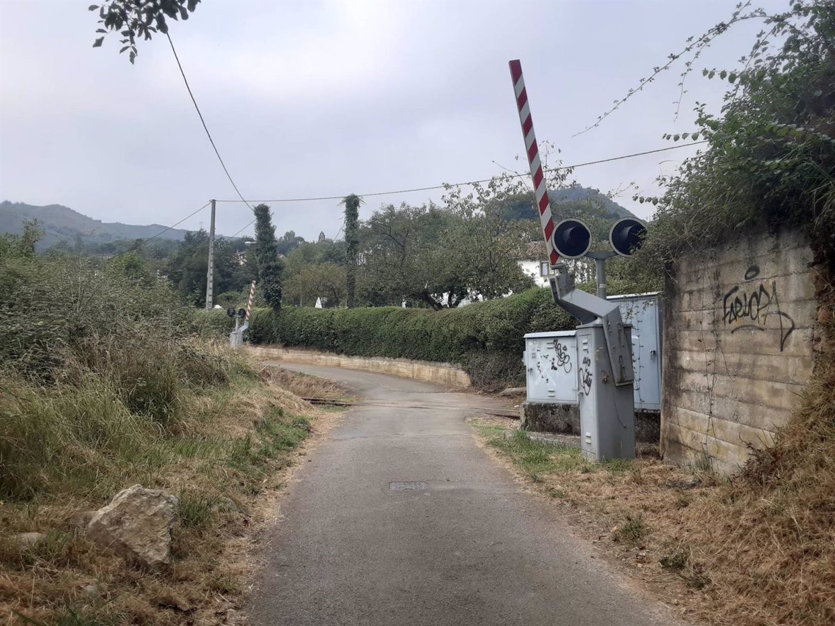 Adif licita por 3,3 millones las obras de modernización de 11 pasos a nivel