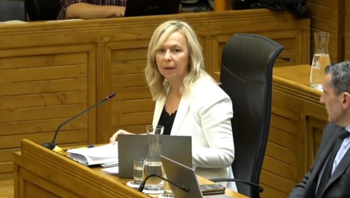 La portavoz del Grupo Municipal de Vox en el Ayuntamiento de Gijón, Sara Álvarez Rouco, interviene en el Pleno Municipal gijonés.