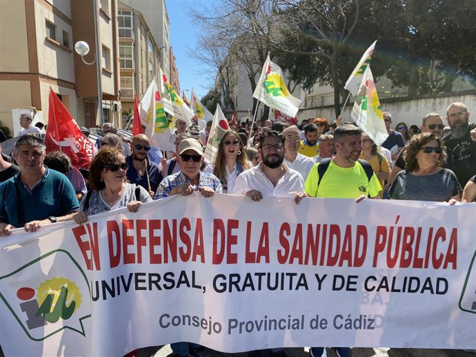 El coordinador provincial de IU, Jorge Rodríguez, en una manifestación por la sanidad.