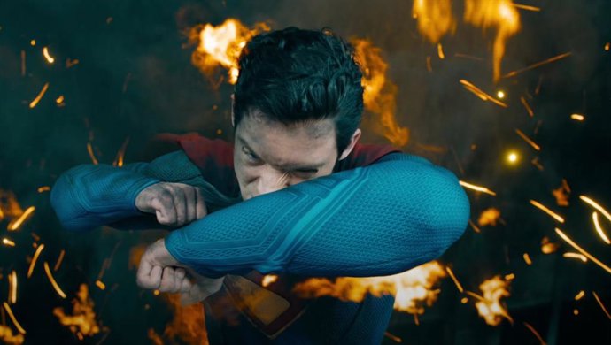 La épica se dispara en el tráiler completo de Superman