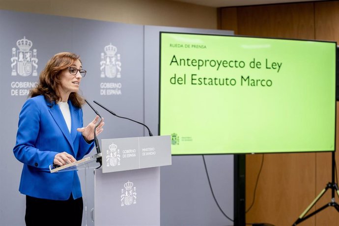 Archivo - Imagen de archivo de la ministra de Sanidad, Mónica García, durante una rueda de prensa.