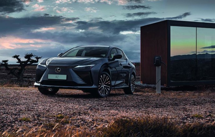 Archivo - Lexus lanza el acabado 'e-Premium Design' para su modelo RZ 300e, disponible en junio por 52.900 euros.
