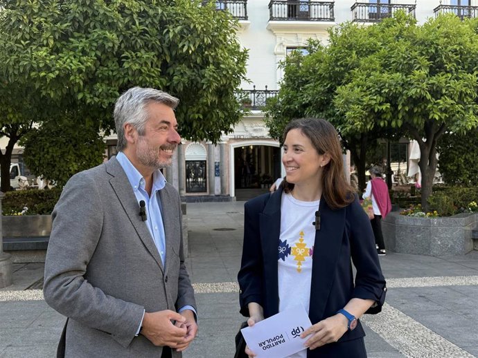 La senadora del PP por Córdoba Cristina Casanueva y el portavoz del PP en el Ayuntamiento de la capital, Miguel Ángel Torrico.