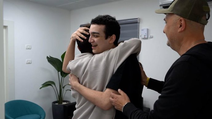 SOUTHERN ISRAEL, May 12, 2025  -- Released hostage Edan Alexander (C) arrives at a reception facility in southern Israel, on May 12, 2025. Israeli-American hostage Edan Alexander arrived in Israel on Monday evening after being released from Gaza, where he