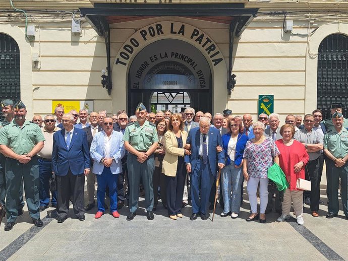La Comandancia de la Guardia Civil de Córdoba rinde homenaje a sus 'Guardias Civiles Veteranos'.