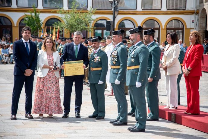 La Delegación Territorial de Agricultura, Pesca, Agua y Desarrollo Rural de la Junta de Andalucía en Córdoba recibe la distinción 'Benemérito Instituto, Guardia Civil de Córdoba' en reconocimiento a su apoyo y colaboración permanente.