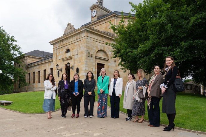 Archivo - La asociación Women in a Legal World, en su visita a la Casa de Juntas de Gernika
