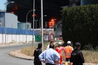 Se mantiene el plan de emergencia por el incendio de Alcalá pero la limitación de tráfico se reduce a la zona de la nave