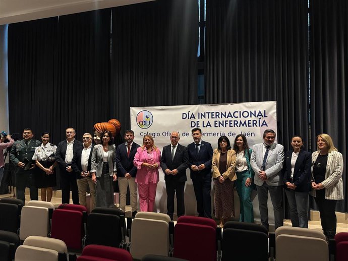 El delegado del Gobierno de la Junta de Andalucía en Jaén, Jesús Estrella, en la celebración del Día Internacional de la Enfermería organizado por el Colegio Oficial de Enfermería de Jaén.