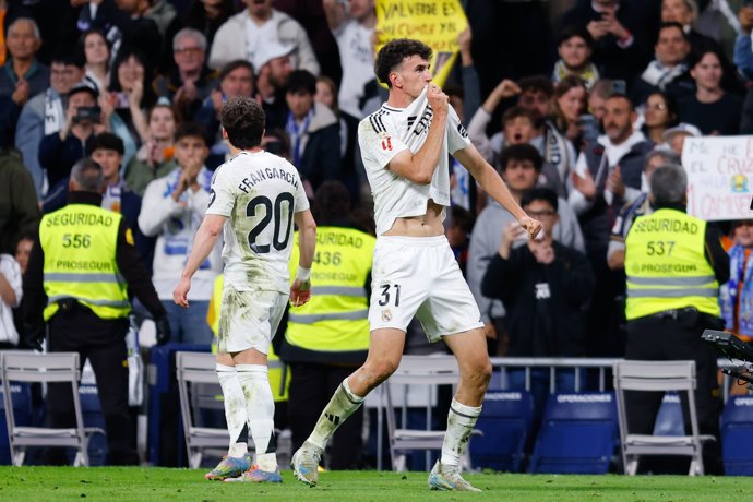 Jacobo Ramón celebra el gol de la victoria del Real Madrid ante el RCD Mallorca en LaLiga EA Sports 24-25