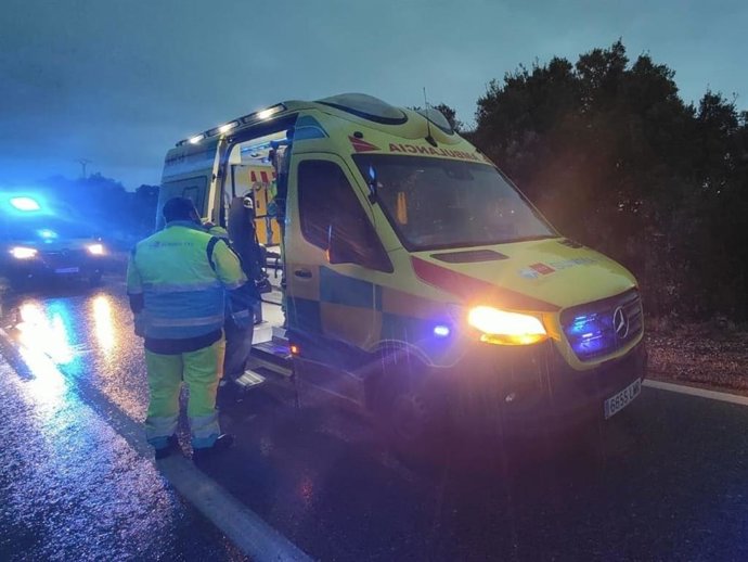 Muere un hombre de 80 años en una salida de vía en la M-235 en Los Santos de la Humosa (Madrid).