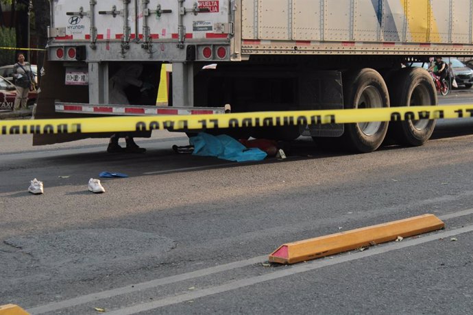 Archivo - Man Dies After Being Hit by a Cargo Truck