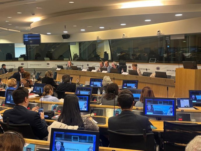 La presidenta de Navarra, María Chivite, en la reunión del CORAI celebrada en Bruselas.