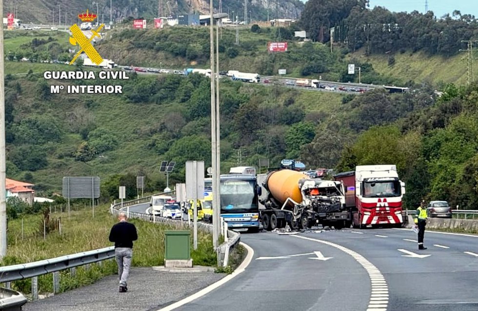 Intervención de la Guardia Civil en el siniestro de Ontón