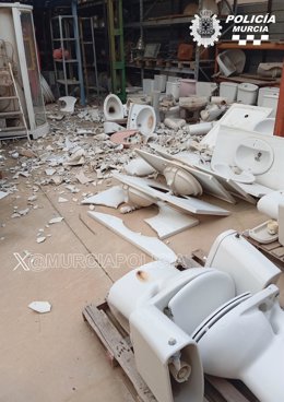 Imagen de los destrozos provocados en el almacén