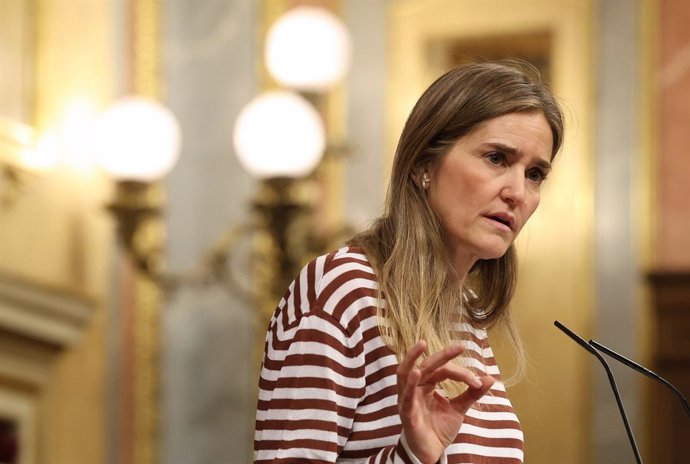 La vicepresidenta tercera y ministra para la Transición Ecológica y Energía, Sara Aagesen, interviene durante una sesión plenaria en el Congreso de los Diputados, a 14 de mayo de 2025, en Madrid (España). Durante el pleno, el Congreso ha rendido cuentas s