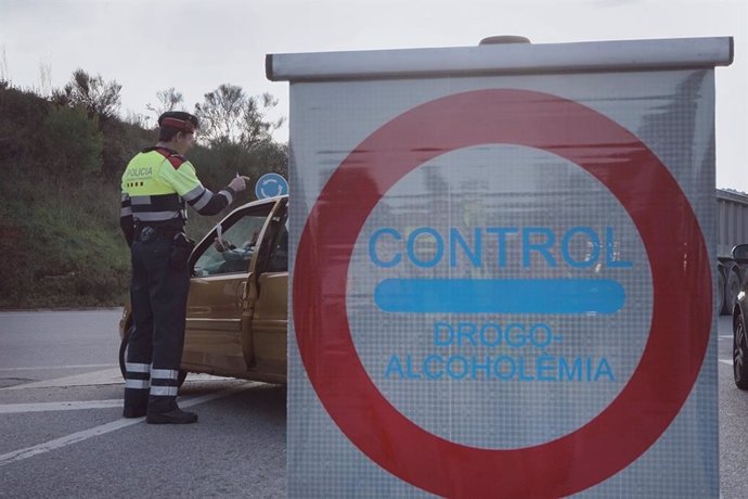 Archivo - Imatge d'arxiu d'un control policial