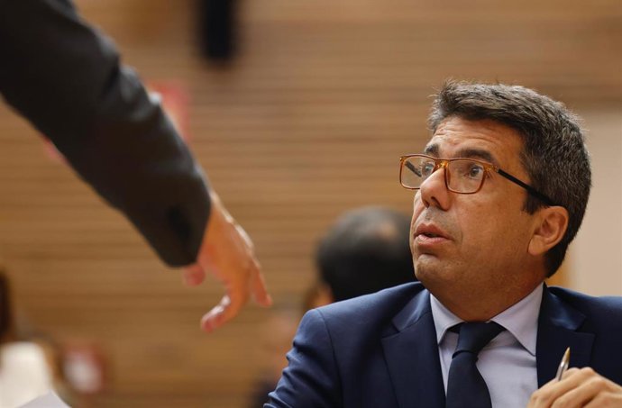 El 'president' de la Generalitat, Carlos Mazón, durante la sesión de control este jueves en les Corts