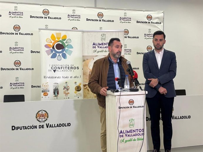 El diputado de Empleo, Roberto Migallón, y el presidente de la Asociación de Confiteros de Valladolid, Rafael Mesonero en la presentación de la Feria de Dulcería 2025