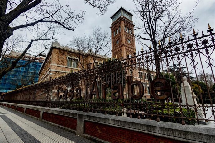 Archivo - Fachada de la Casa Árabe, a 21 de febrero de 2025, en Madrid (España). El Consejo de Ministros aprobó el pasado 18 de febrero el Real Decreto por el que se declara al edificio que alberga la Casa Árabe Bien de Interés Cultural (BIC), en la categ