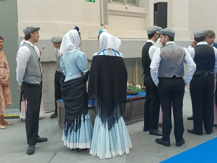 Chulapos e chulapas no Palácio de Cibeles
