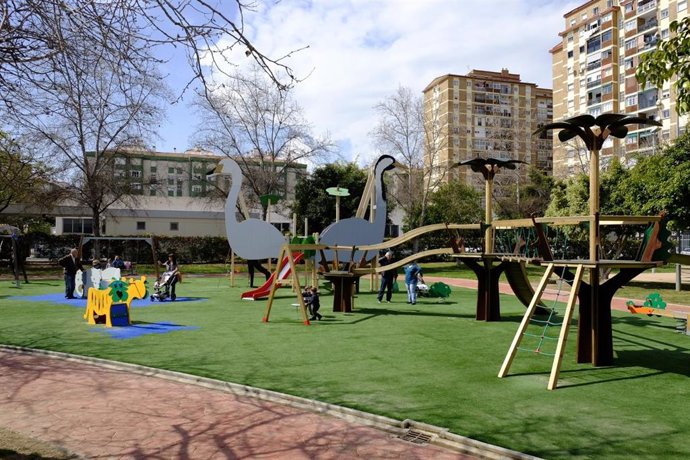 Archivo - Imagen de archivo del área de  juegos infantil del Parque de Huelin