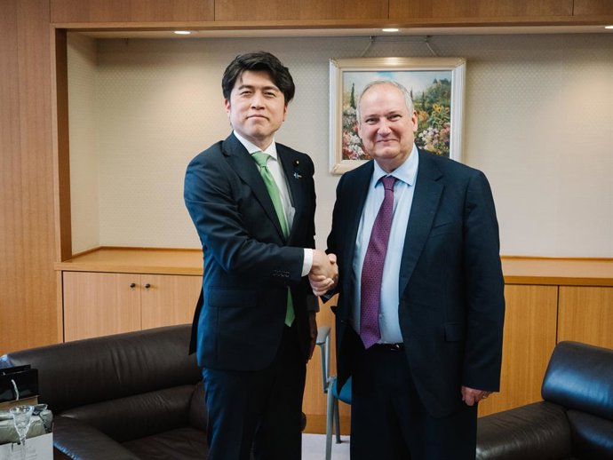 El ministro de Industria y Turismo, Jordi Hereu, con el ministro japonés de Territorio, Infraestructuras, Transporte y Turismo de Japón, Hiromasa Nakano.