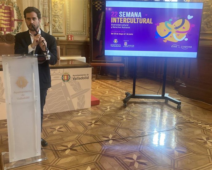 Rodrigo Nieto, durante la presentación de la Semana Intercultural.