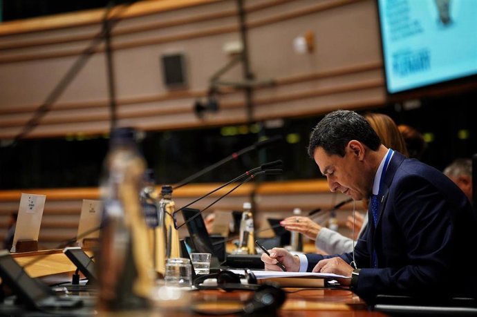 El presidente de la Junta de Andalucía, Juanma Moreno, en el pleno del Comité de las Regiones de la UE.