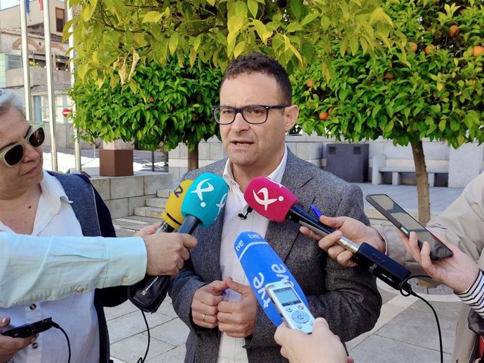 El portavoz de Hacienda del Grupo Socialista en la Asamblea, Jorge Amado, en declaraciones a los medios