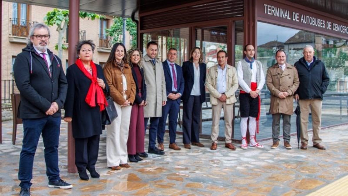 La nueva terminal de autobuses de Cenicero refuerza la apuesta del Gobierno por el fomento del transporte público