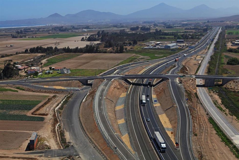 Archivo - Autopista de Sacyr en Chile