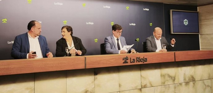 De izquierda a derecha, Oñate, Pérez, Lázaro y Bea, en la presentación de las ayudas.