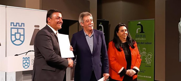 Los donantes de Ávila urgen donaciones ante la llegada de la época estival.