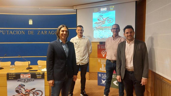 El diputado provincial José Carlos Tirado; el presidente del Motoclub Calatayud, David García; el vicepresidente de la Federación Aragonesa de Motociclismo, José Antonio de la Torre; y el concejal de Deportes de Calatayud, Hector Sarriá.