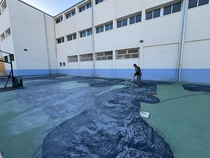 Obras en el patio del colegio Juan XXIII.