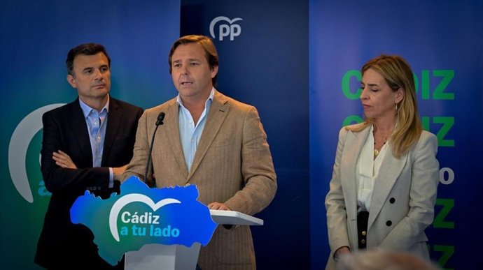 El secretario general del PP de Andalucía, Antonio Repullo, en la sede del PP de Cádiz.