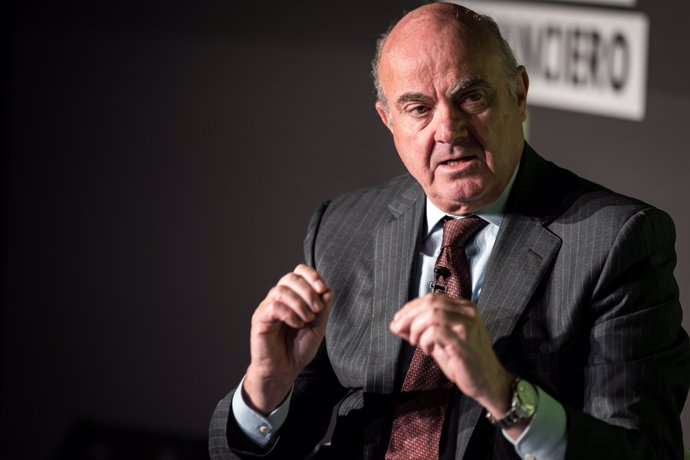 Archivo - El vicepresidente del banco central europeo, Luis de Guindos, durante la jornada de clausura del 31º encuentro del sector financiero de ABC y Deloitte, en Casa de América, a 14 de noviembre de 2024, en Madrid (España). Durante el evento, los pri