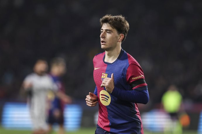 Archivo - Pablo Torre of FC Barcelona looks on during the Spanish league, La Liga EA Sports, football match played between FC Barcelona and CA Osasuna at Estadi Olimpic Lluis Companys on March 27, 2025 in Barcelona, Spain.