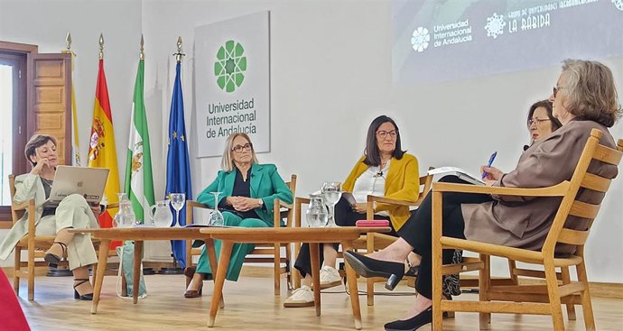 Mesa redonda 'El liderazgo femenino en las Instituciones de Educación Superior (IES)'.