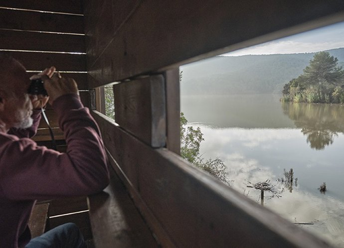 Archivo - Observatorio ornitológico borde el embalse de Foix