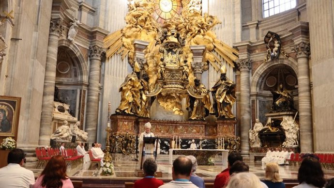 Eucaristía presidida por el arzobispo de Sevilla, José Ángel Saiz Meneses, en Roma.