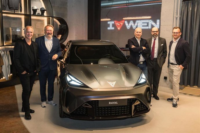 Inauguraición del City Garage de Cupra en Viena (Austria).