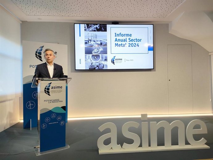 El secretario general de Asime, Enrique Mallón, presenta el balance del sector metal gallego correspondiente a 2024.