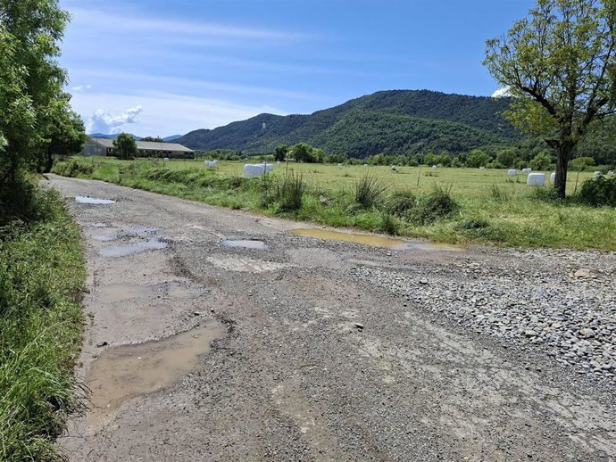 Camino dañado en Guaso (Huesca) por la lluvia y el granizo.