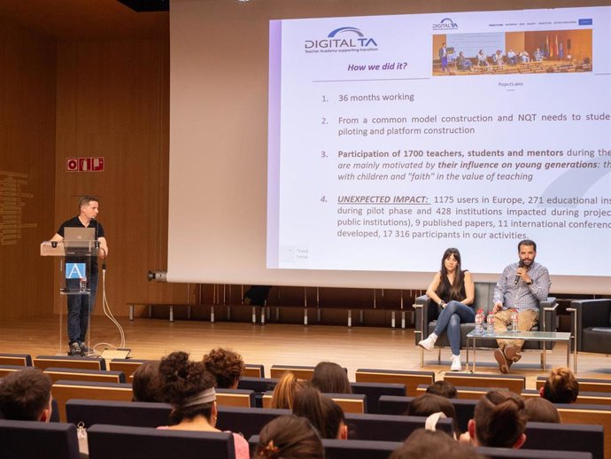 UNEATLANTICO celebra la conferencia final del proyecto DigitalTA en Santander con varias ponencias y talleres