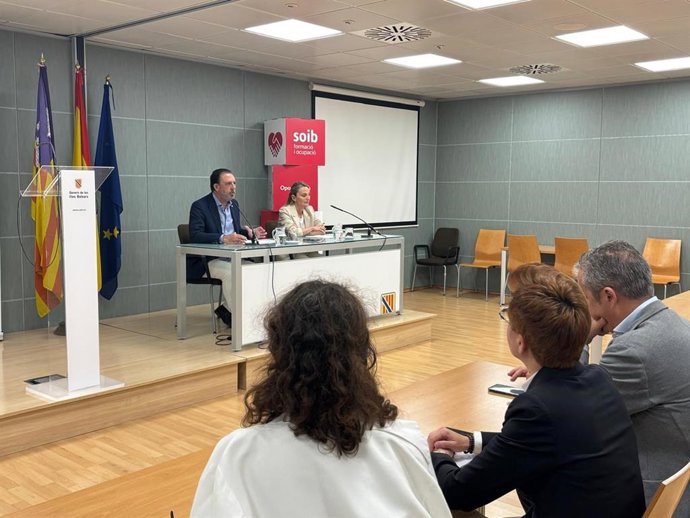 Sáenz de San Pedro y Cabrer, en rueda de prensa.