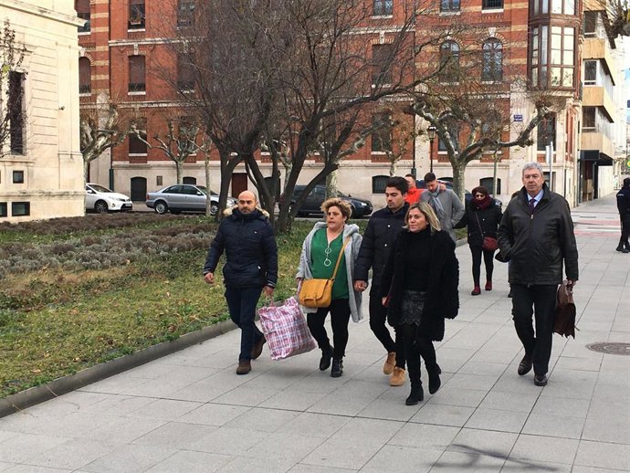 Archivo - Los condenados por el 'Caso Arandina' llegan a los juzgados de Burgos. Foto de archivo.